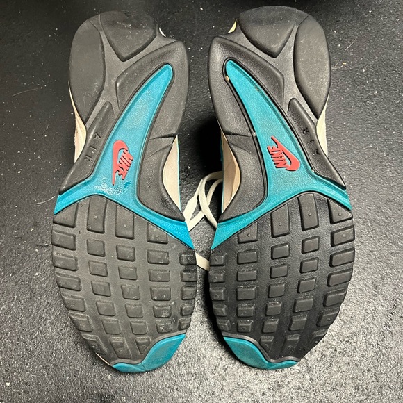 Nike Womens shoe - Picture 3 of 4